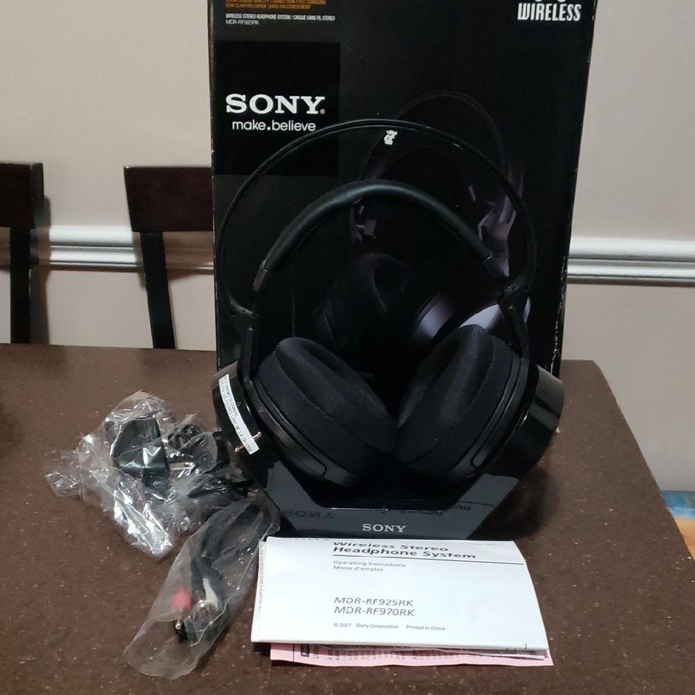 Sony MDR-RF970RK Headband RF Wireless Stereo Headphones and Transmitter Black